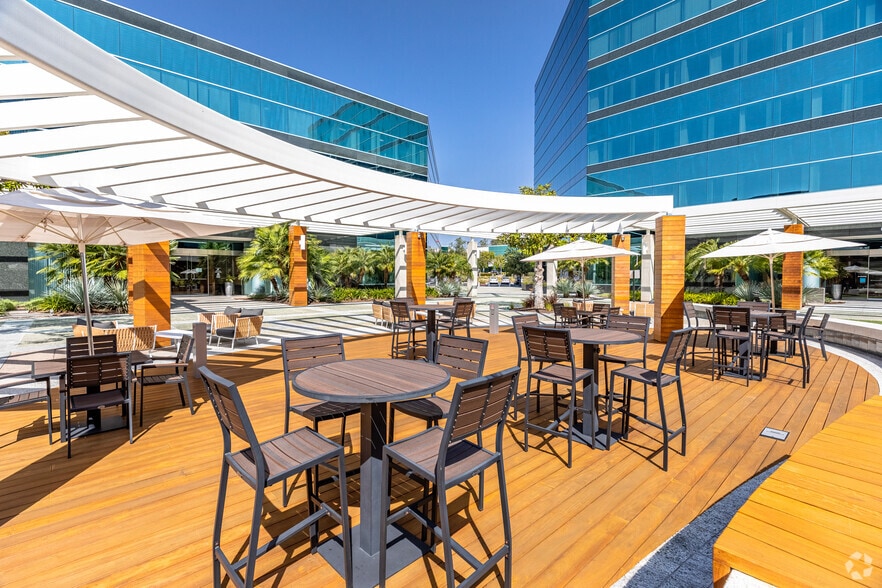 More Photos Of 9655 Granite Ridge Dr, San Diego Unknown For Lease