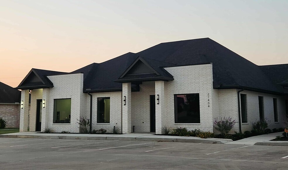 More Photos Of 21404 Provincial, Katy Medical For Lease