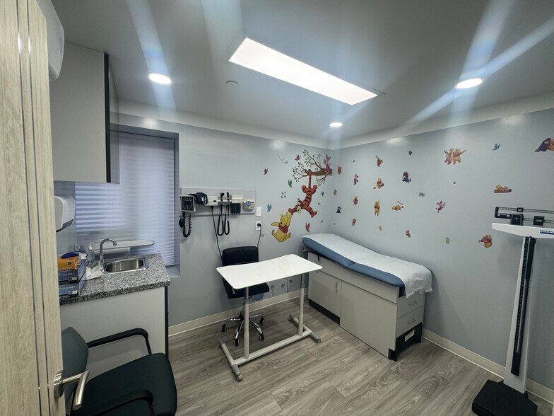 More Photos Of 401 Ditmas Ave, Brooklyn Medical For Lease