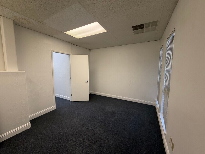 More Photos Of 4617 Quail Lakes Dr, Stockton Office For Lease