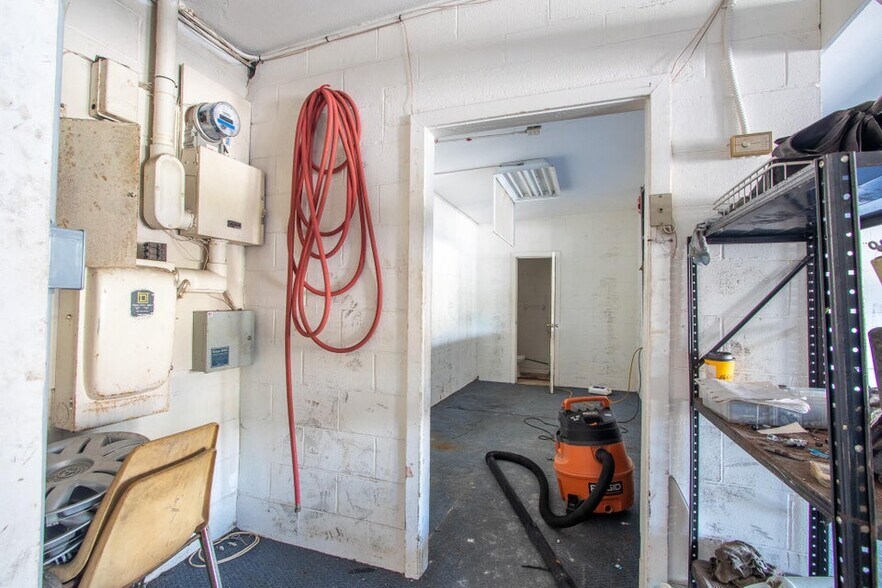 More Photos Of 1308 Lynn Garden Dr, Kingsport Auto Repair For Sale