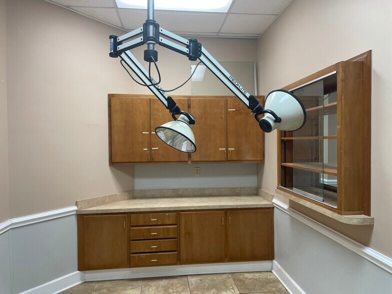 More Photos Of 75 Schillinger Rd S, Mobile General Retail For Lease