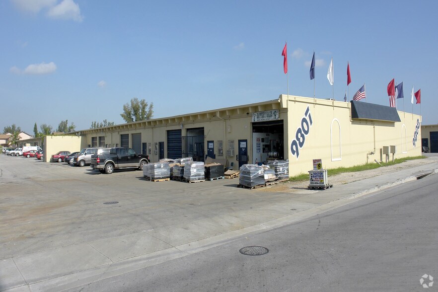 More Photos Of 9807-9808 NW 80th Ave, Hialeah Warehouse For Lease