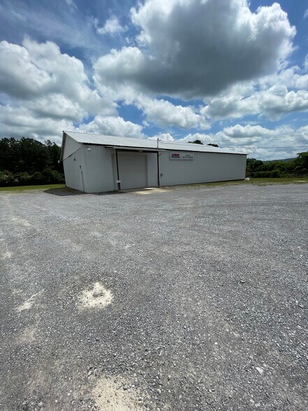 More Photos Of 702 Chastain Blvd W, Glencoe Warehouse For Lease