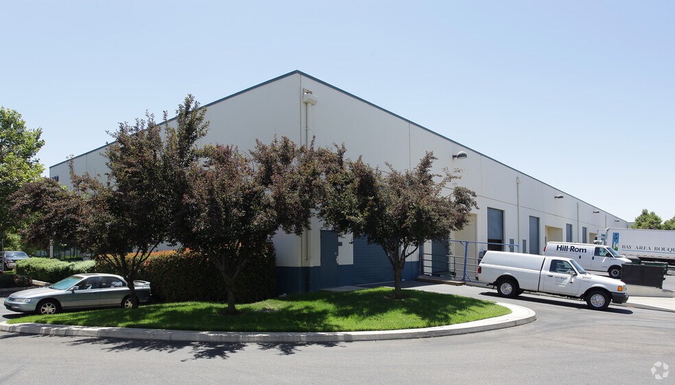 More Photos Of 830 Riverside Pky, West Sacramento Light Distribution For Lease