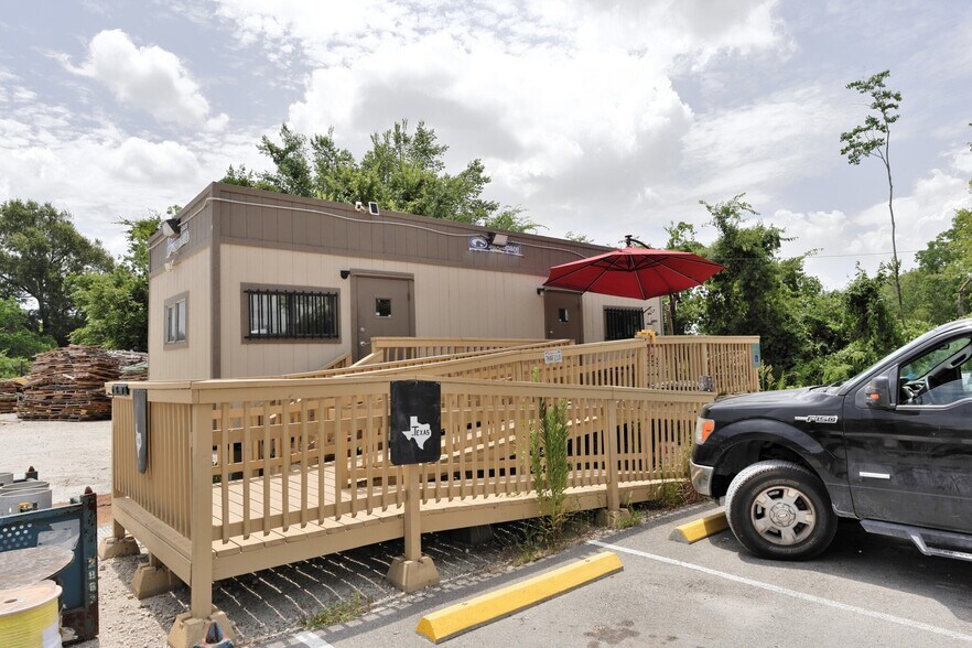 More Photos Of 903 Steele Rd, Highlands Warehouse For Sale