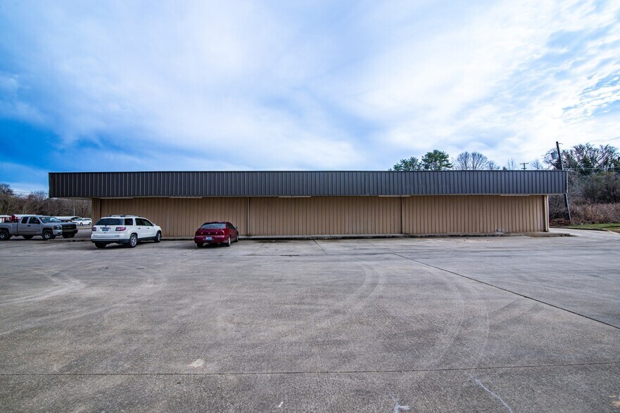 More Photos Of 1215 Main St, Munfordville Freestanding For Sale