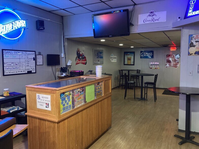 More Photos Of 220 Towner Ave, Larimore Flex For Sale