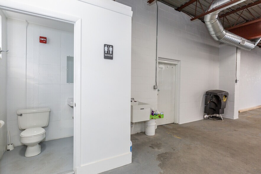 More Photos Of 26 Oakdale Ave, Johnston Warehouse For Lease