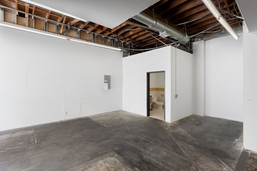 More Photos Of 127-129 S 8th Ave, La Puente Warehouse For Sale