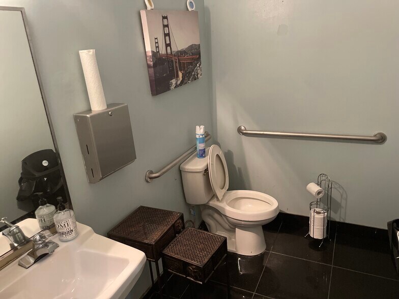 More Photos Of 1700 35th St, Orlando Warehouse For Lease