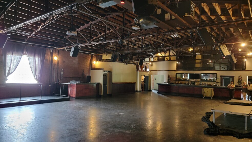 More Photos Of 595 North Ave NW, Atlanta Light Distribution For Sale