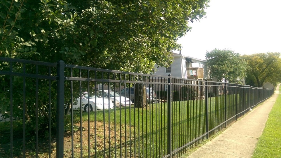 More Photos Of 2400 Woodhill Dr, Lexington Apartments For Sale