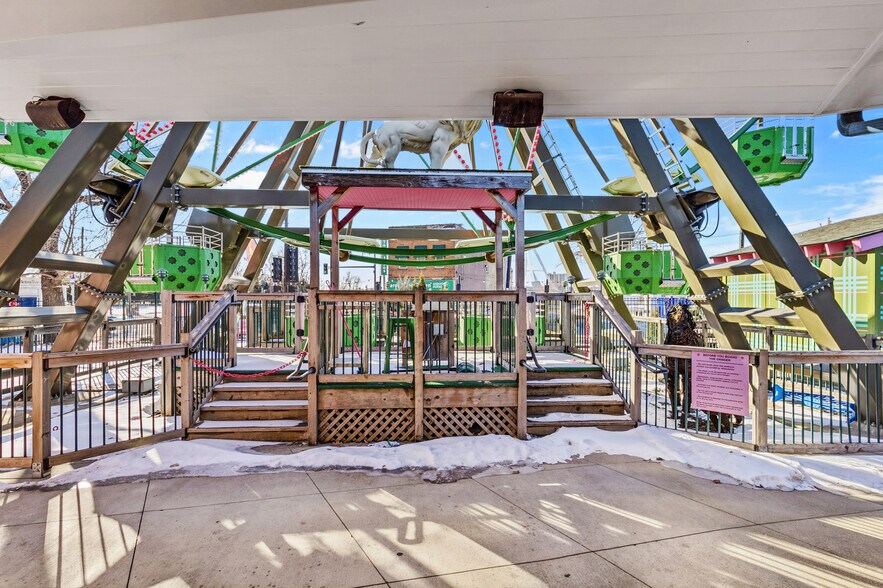 More Photos Of 2501 & 2519 Marshall St NE, Minneapolis Restaurant For Sale