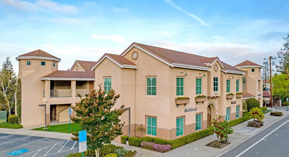 More Photos Of 43801 Mission Blvd, Fremont Medical For Lease