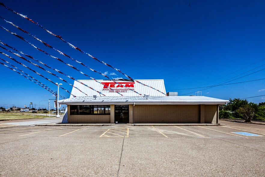 More Photos Of 130 Interstate 45 N, Huntsville General Retail For Sale