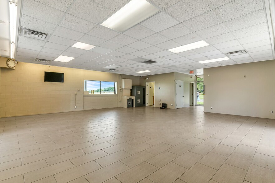 More Photos Of 11293 Torrey Rd, Fenton Storefront Retail Office For Sale