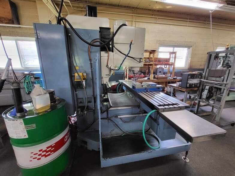 More Photos Of 15321 W Eleven Mile Rd, Oak Park Manufacturing For Sale