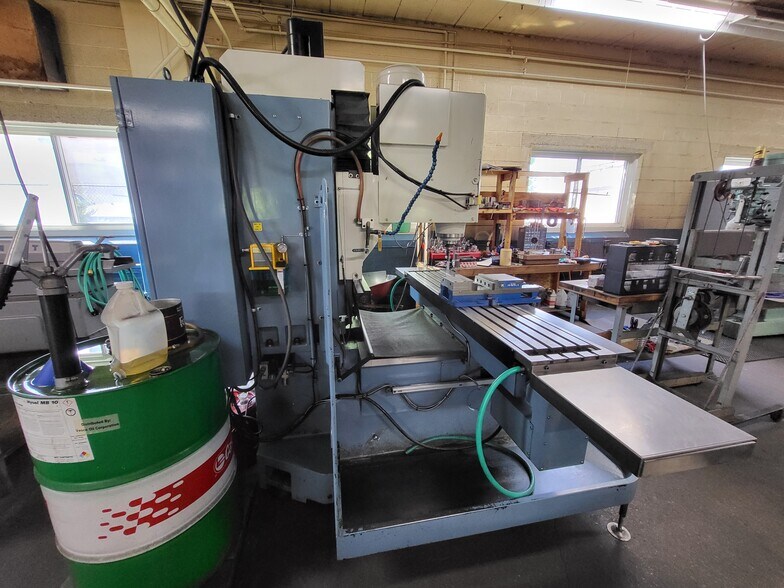 More Photos Of 15321 W Eleven Mile Rd, Oak Park Manufacturing For Sale