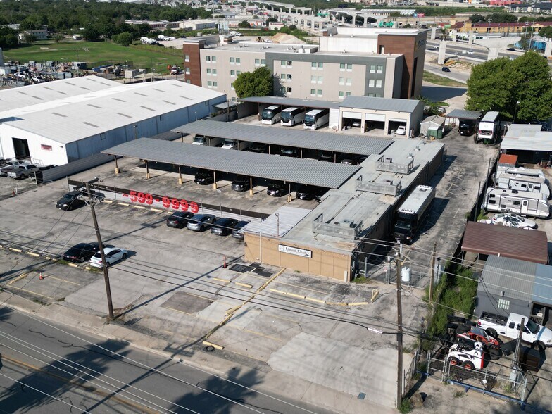 More Photos Of 419 N Weidner Rd, San Antonio Industrial For Sale