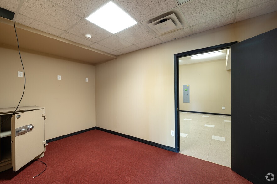 More Photos Of 5801 Old Collinsville Rd, Fairview Heights General Retail For Lease