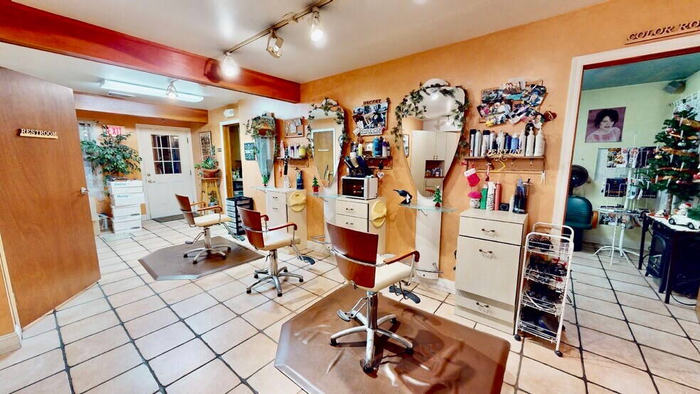 More Photos Of 59 E Main St, Sussex Storefront Retail Residential For Lease