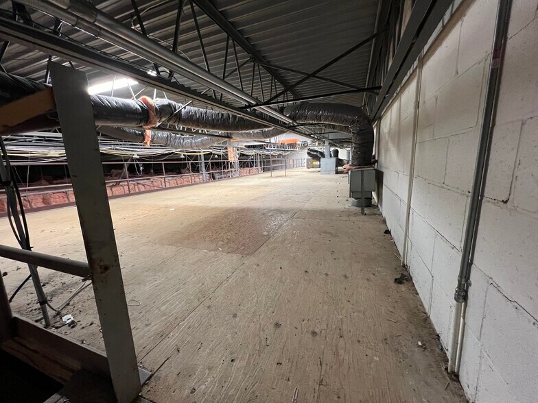 More Photos Of 2305 W Altorfer Rd, Peoria Light Manufacturing For Sale