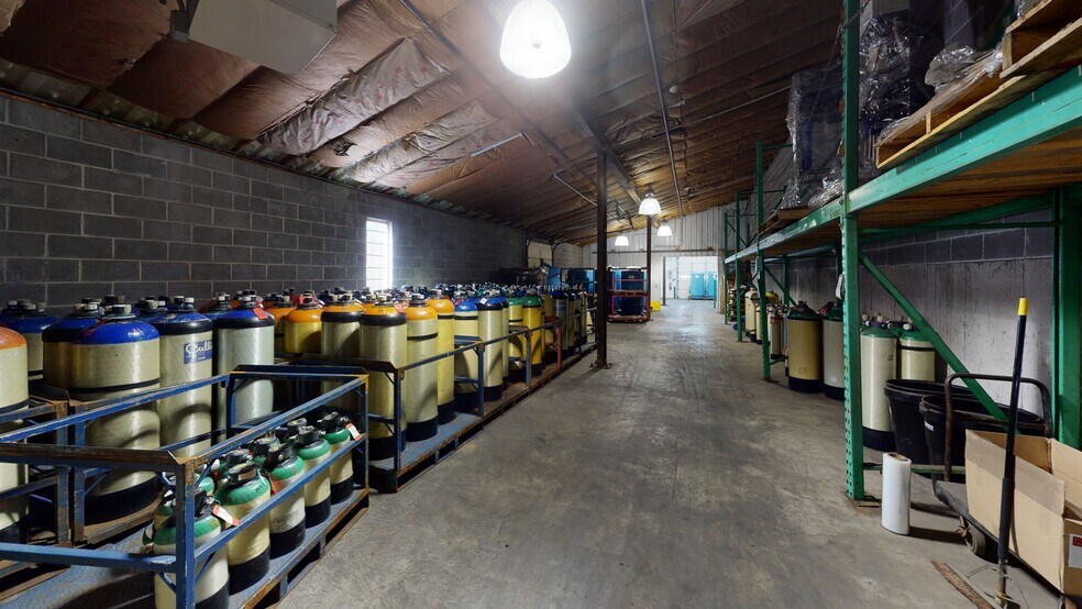 More Photos Of 1555 Commercial Blvd, Herculaneum Distribution For Lease
