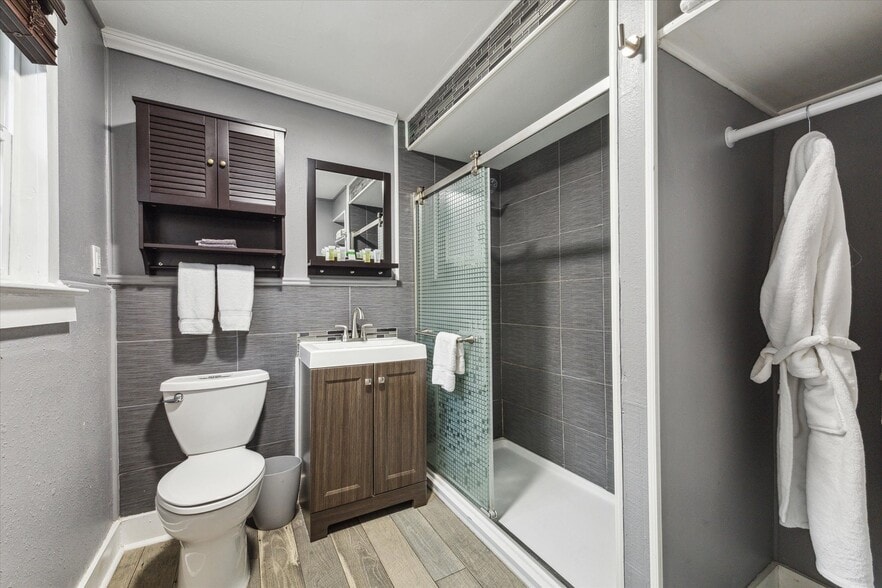 More Photos Of 1502 Market St, Galveston Hospitality For Sale