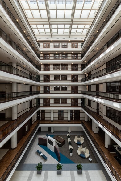 More Photos Of 900 Jackson St, Dallas Office For Lease