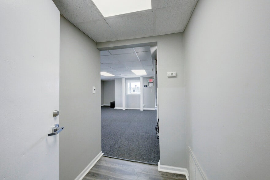 More Photos Of 36050 Goddard Rd, Romulus Auto Repair For Sale