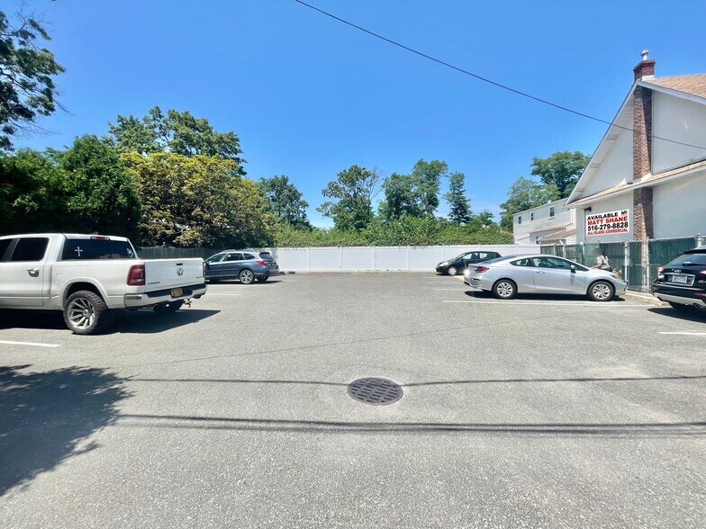 More Photos Of 1298 Newbridge Rd, North Bellmore Office For Sale