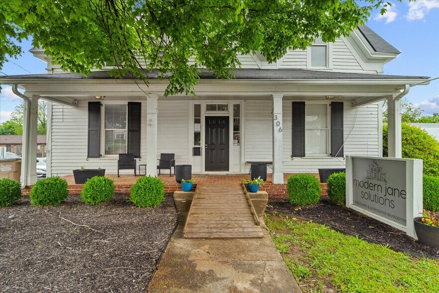 More Photos Of 306 N Thornton Ave, Dalton Office For Sale