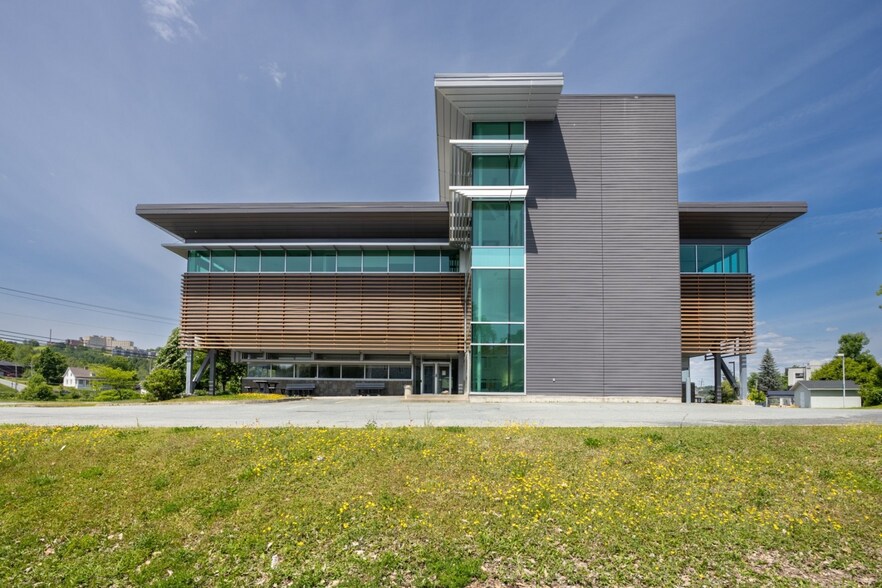 More Photos Of 650 Boul Renault, Beauceville Office For Sale