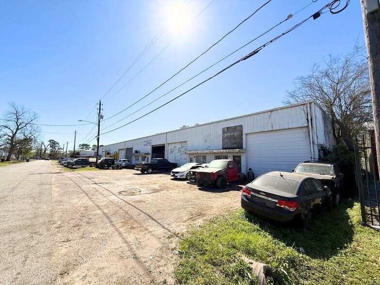 More Photos Of 615-629 Leago St, Houston Service For Lease