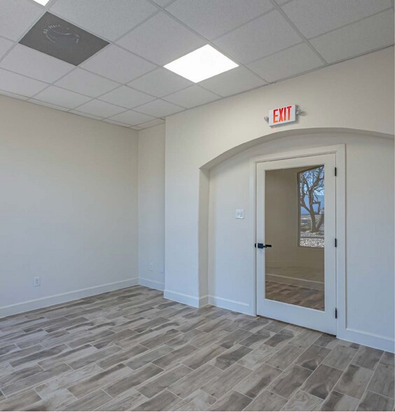 More Photos Of 102 Del Ct, Laredo Office For Lease