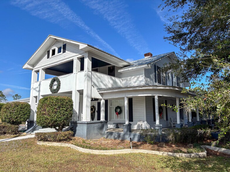 More Photos Of 945 E Broadway St, Fort Meade Specialty For Sale