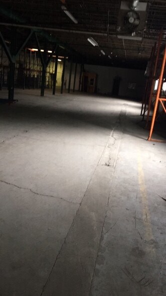 More Photos Of 10 Dell Glen Ave, Lodi Manufacturing For Lease