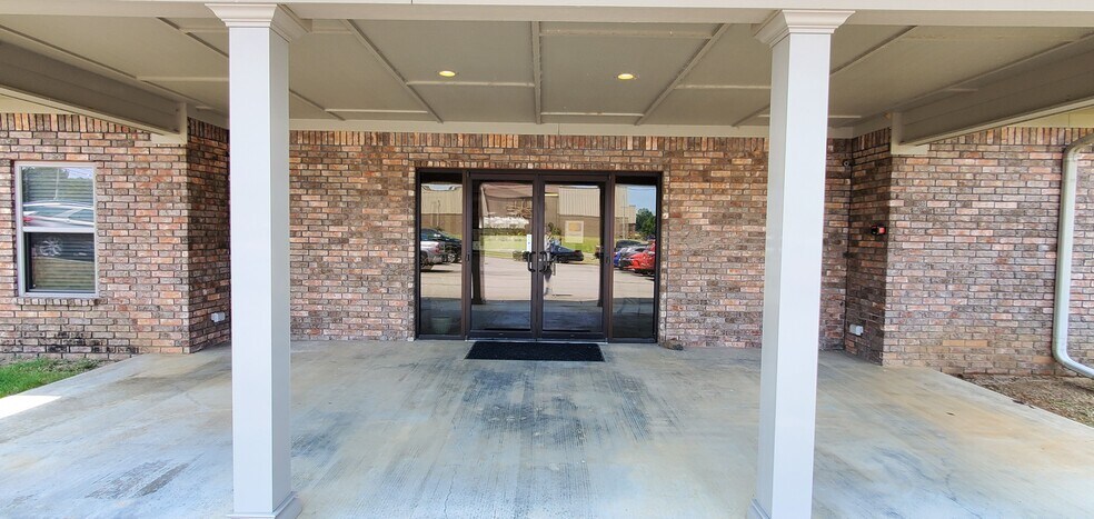 More Photos Of 1111 Fayetteville Rd, Van Buren Office For Lease