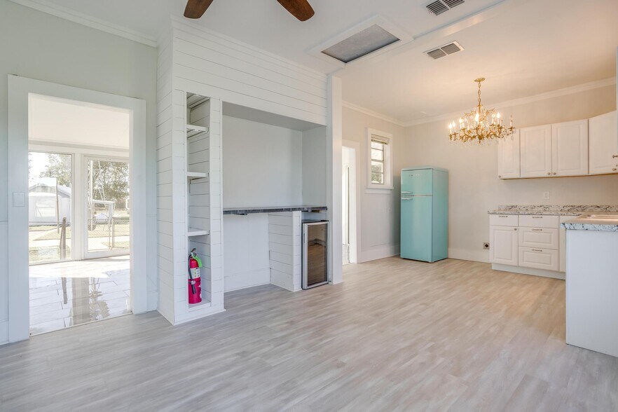 More Photos Of 3952 Tin Top Rd, Weatherford Flex For Sale