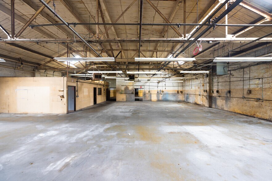 More Photos Of 334 Washington St, Somerville Manufacturing For Sale