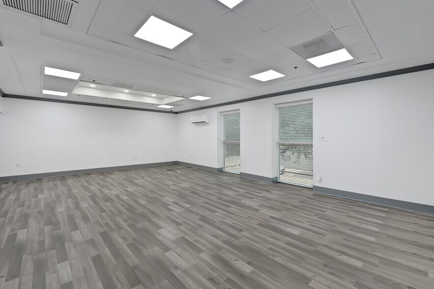 More Photos Of 1124 Blalock Rd, Houston Warehouse For Lease