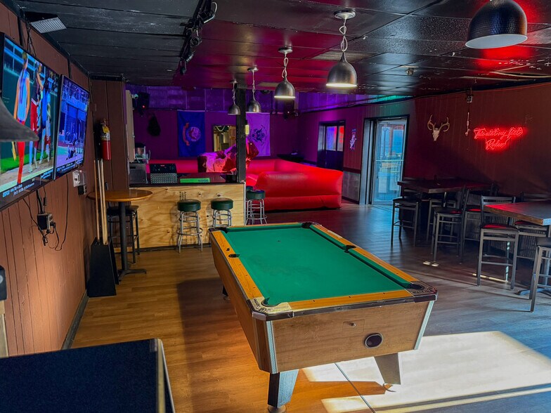 More Photos Of 906 Hampshire St, Quincy Bar For Sale