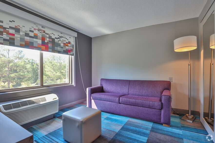 More Photos Of 217 Lanneau Ct, Columbia Hotel For Sale