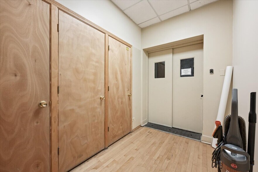 More Photos Of 7321 Madison St, Forest Park Restaurant For Sale