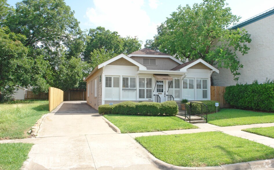 More Photos Of 4611 Bryce Ave, Fort Worth Office For Lease