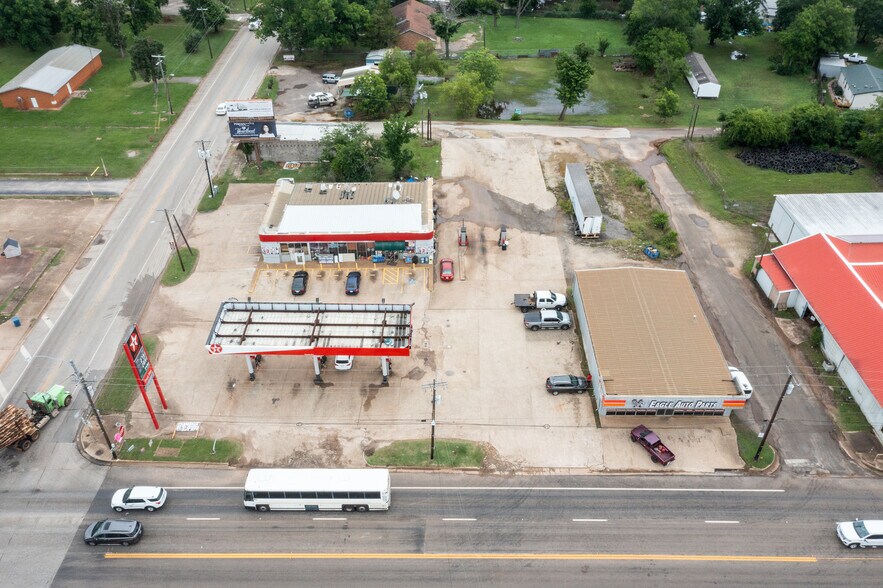 More Photos Of 105 S Marcus St, Alto Storefront For Sale