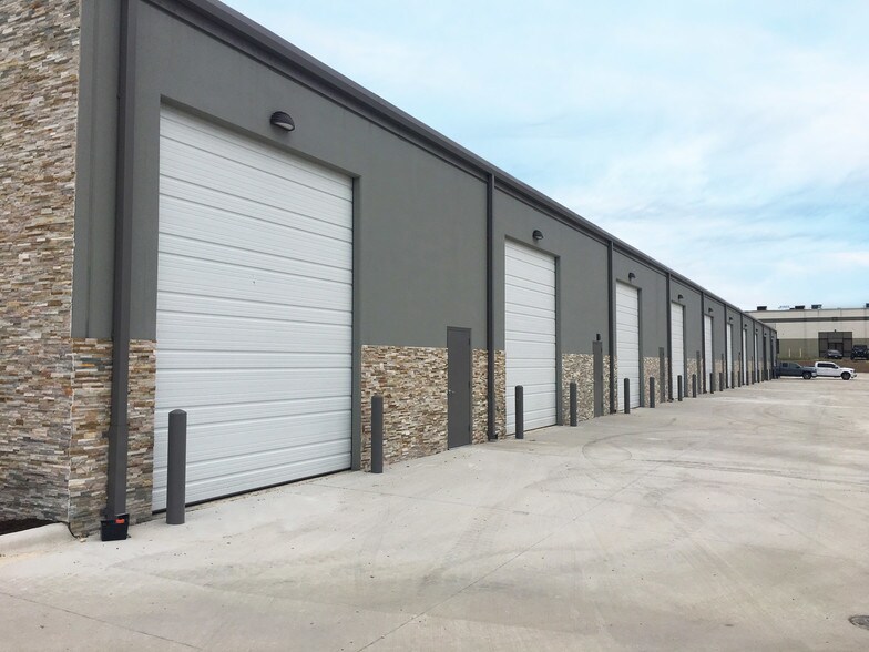 More Photos Of 1740 Universal City Blvd, Universal City Unknown For Lease