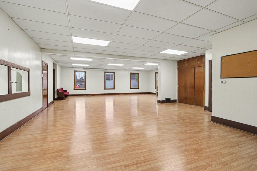 More Photos Of 9 W Shepard St, Hartford Religious Facility For Sale