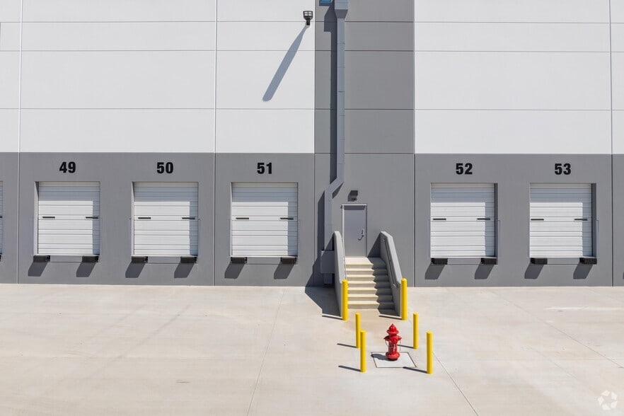 More Photos Of 5880 E North Belt Rd, Las Vegas Warehouse For Lease